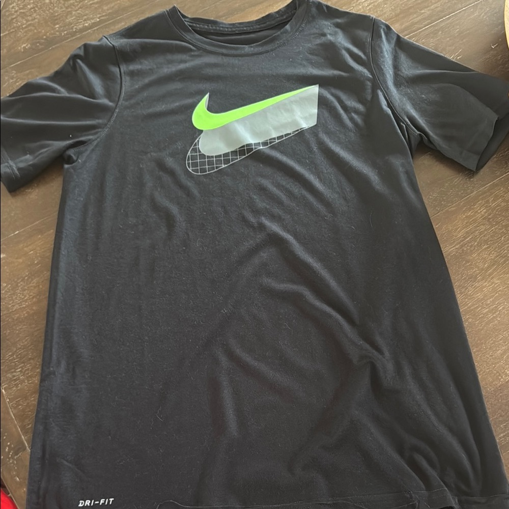 Nike Black and Green Short Sleeve Tee